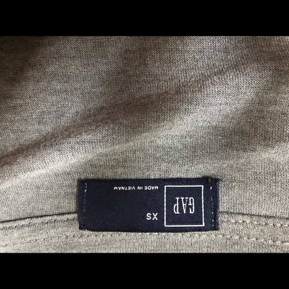 Grey and white Gap tee - Picture 2 of 2